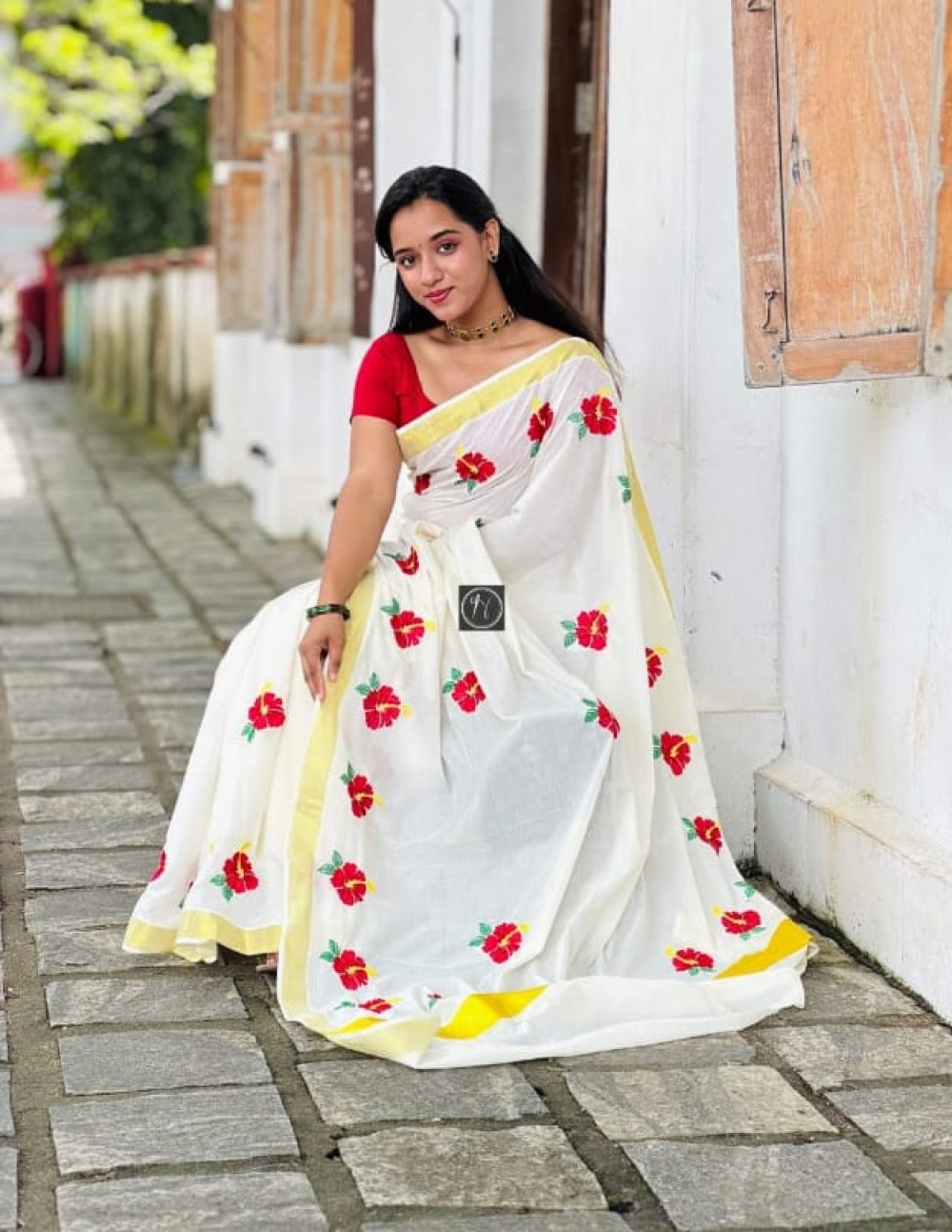 Ivory Kerala Cotton Saree with Red Floral Embroidery 2