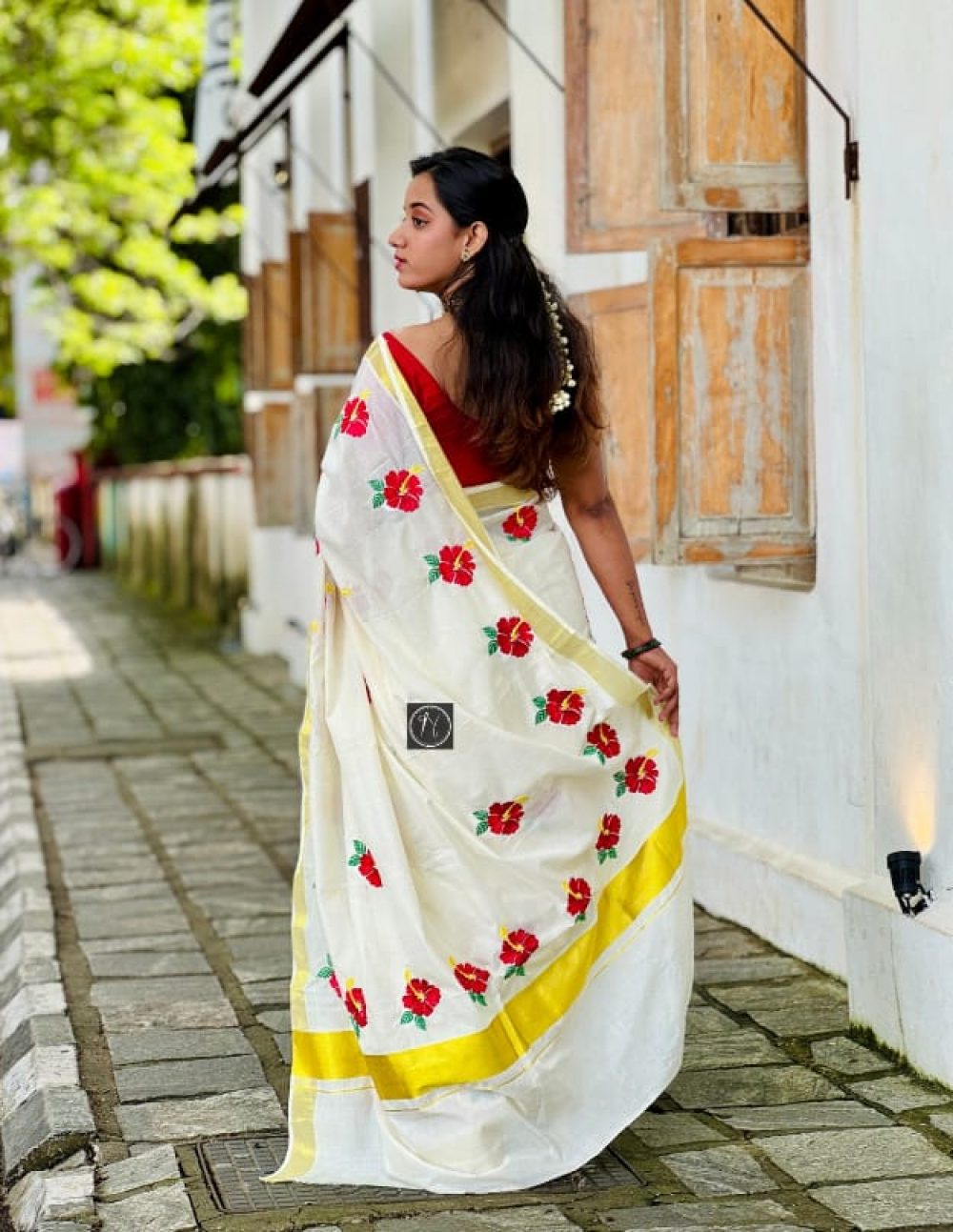 Ivory Kerala Cotton Saree with Red Floral Embroidery 3