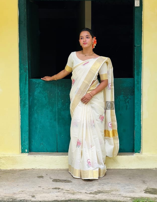 Classic Ivory Kerala Cotton Saree with Subtle Pink Floral Embroidery