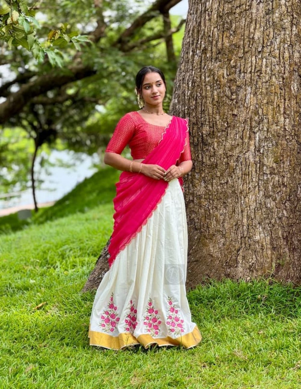 Kerala Cotton Dhavani with Pink Floral Embroidery