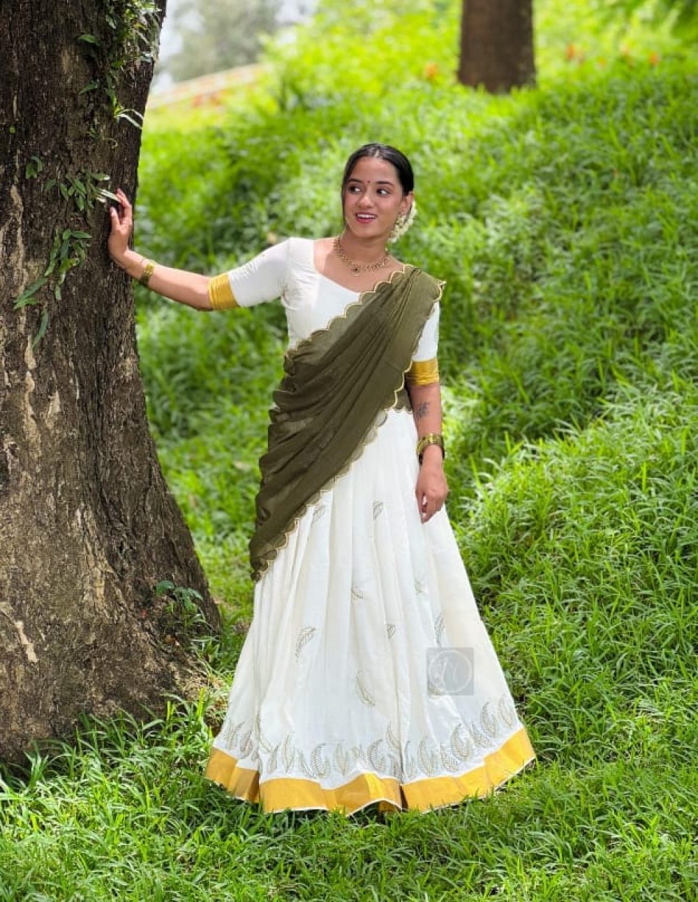 Ivory Cotton Dhavani Featuring Golden Botanical Embroidery 2