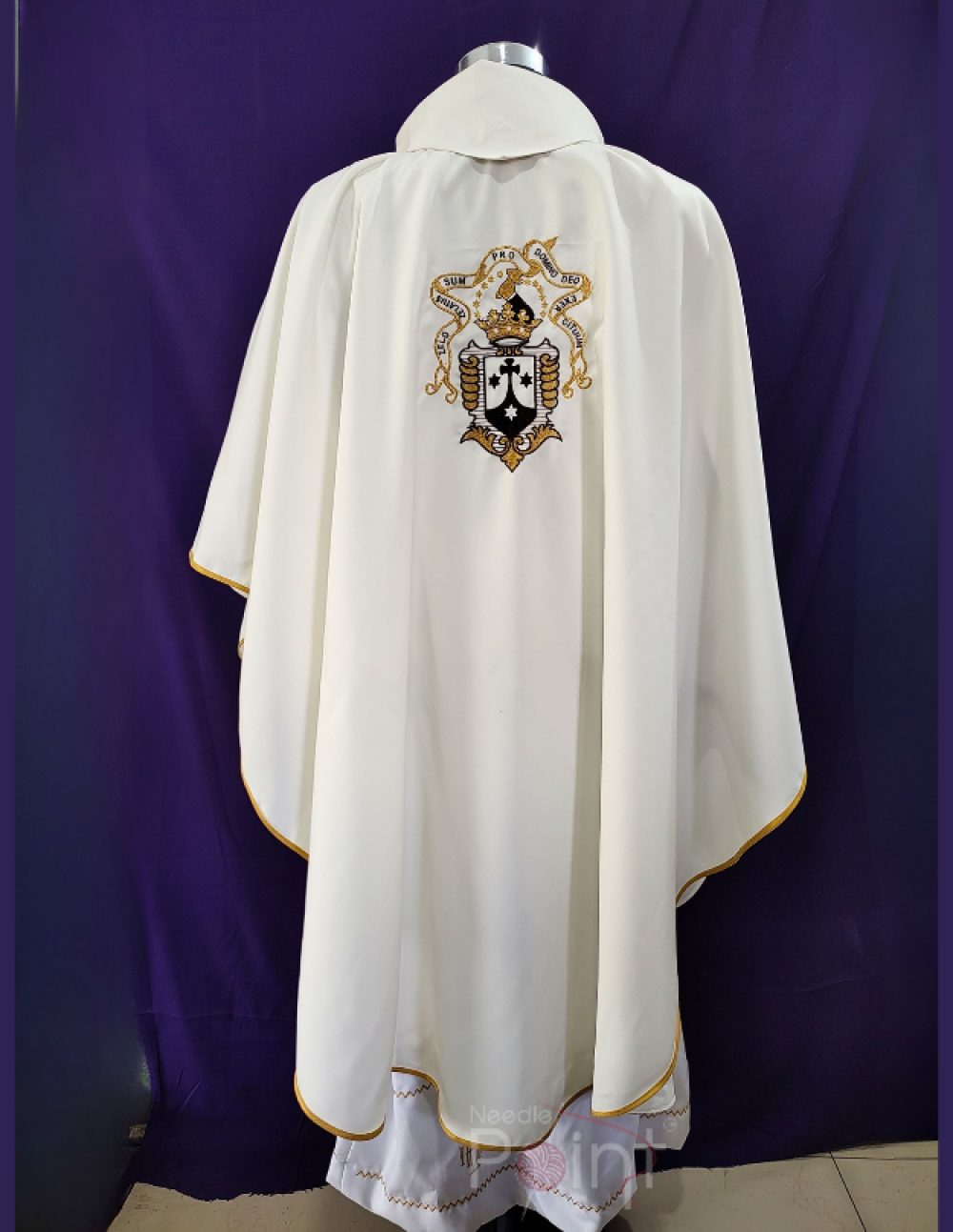 Back view of off-white chasuble with Carmelite emblem embroidery – Marian vestment India – Needle Point