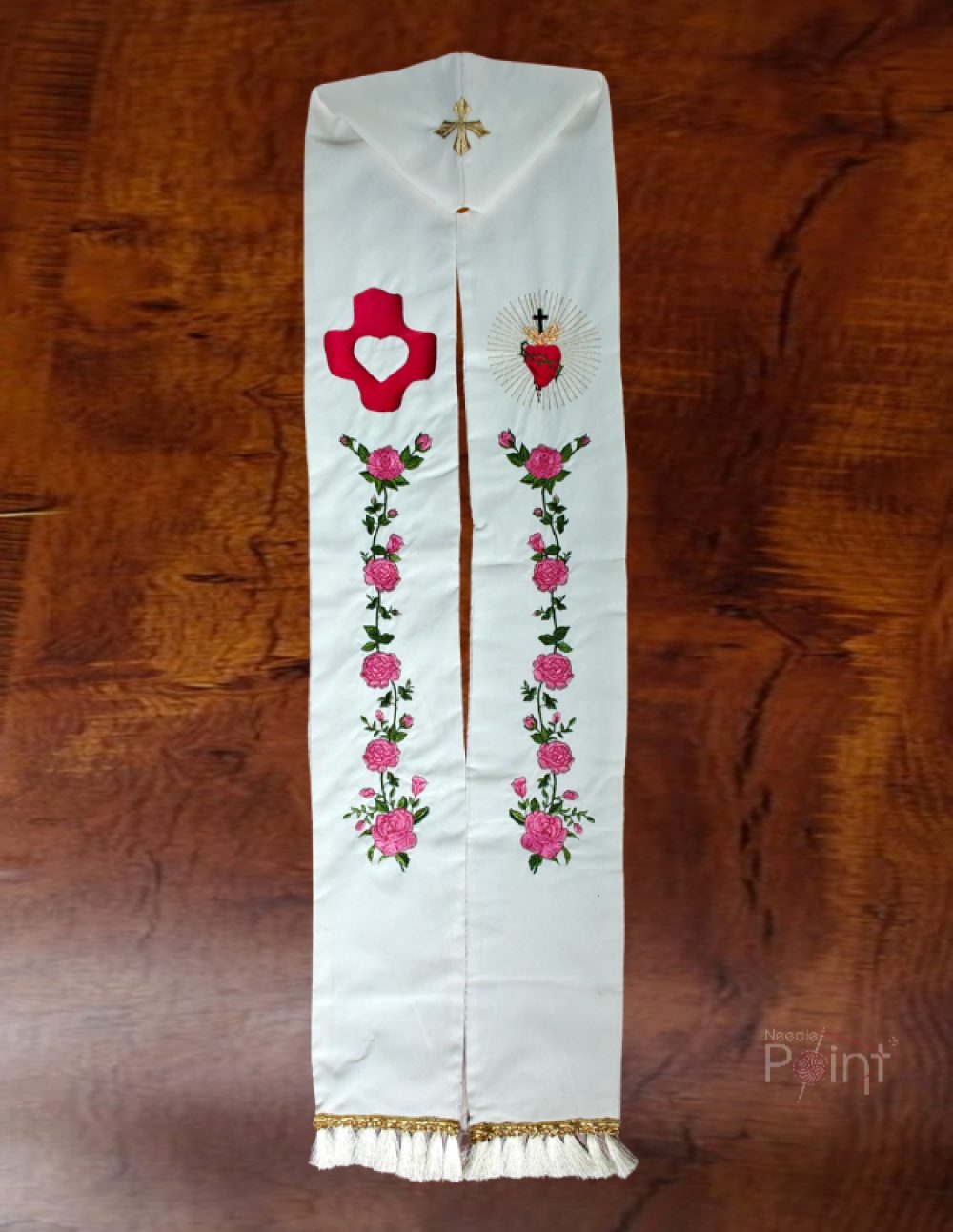 (flat lay view) Cream priest stole with Sacred Heart and pink rose embroidery – flat lay view